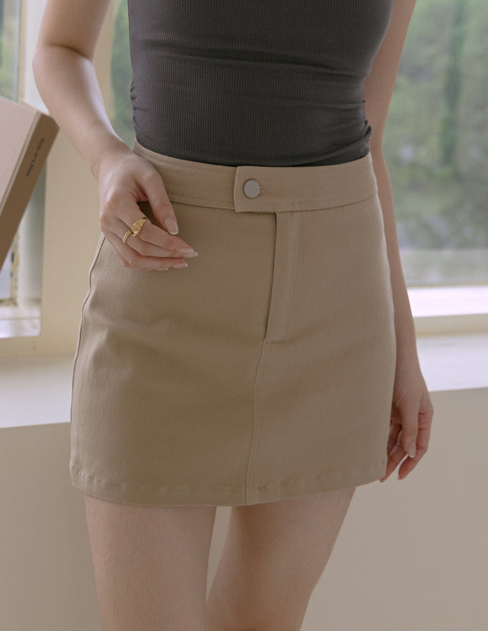 Demi Skorts in Khaki