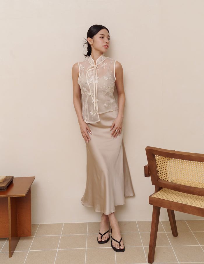 Qian Embroidered Overlay Top in Botanique