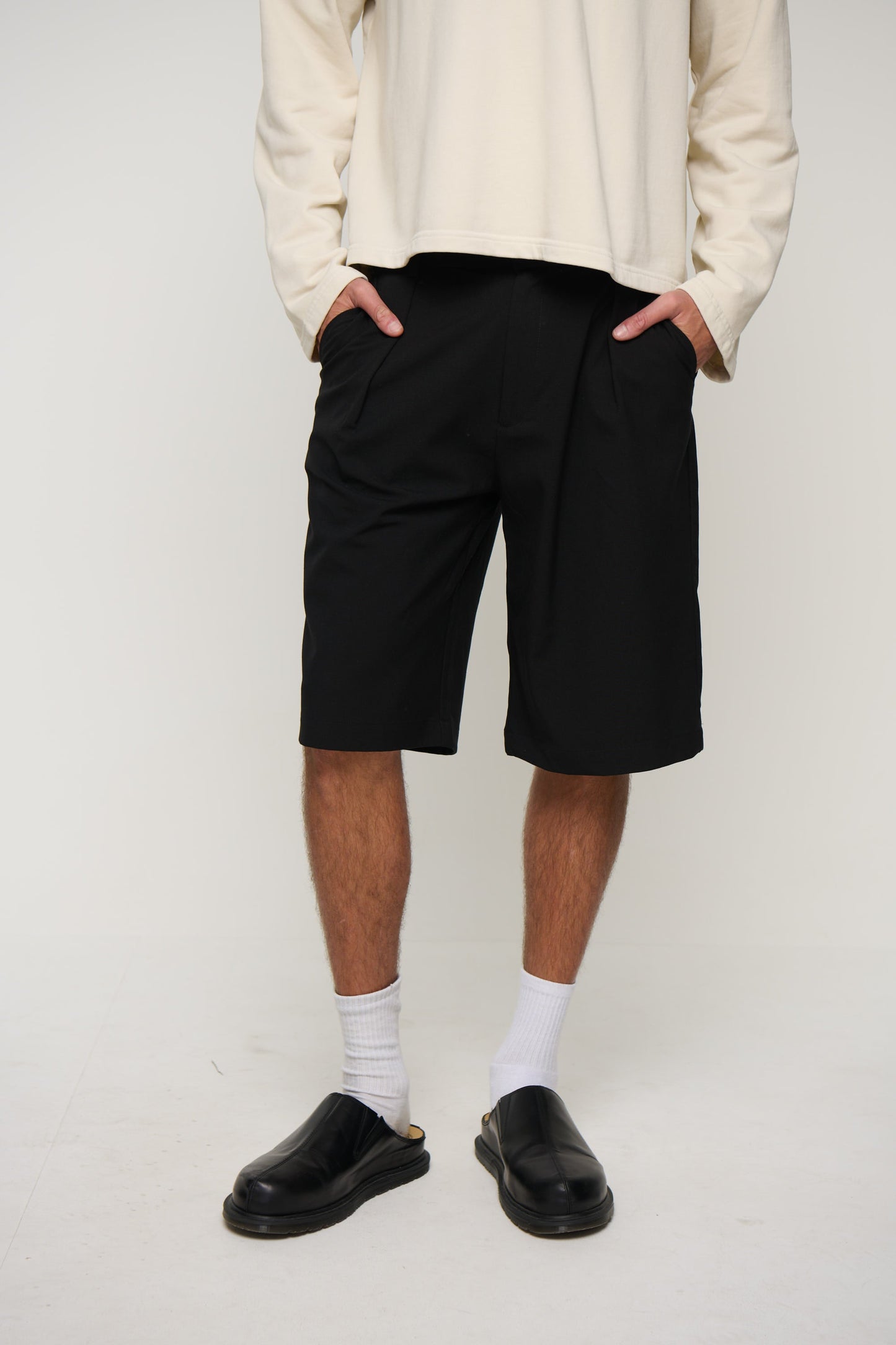 Alex Pleat Jort Black