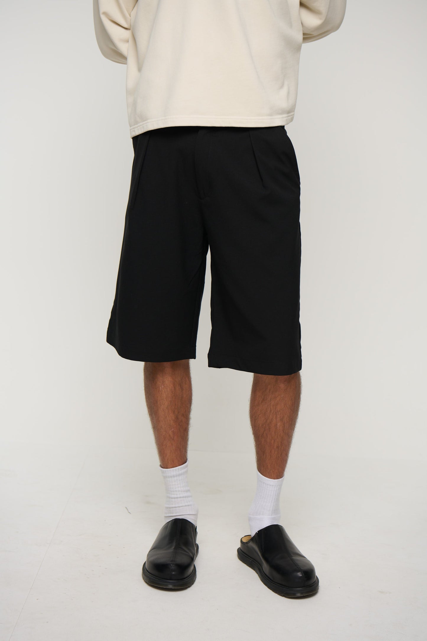 Alex Pleat Jort Black