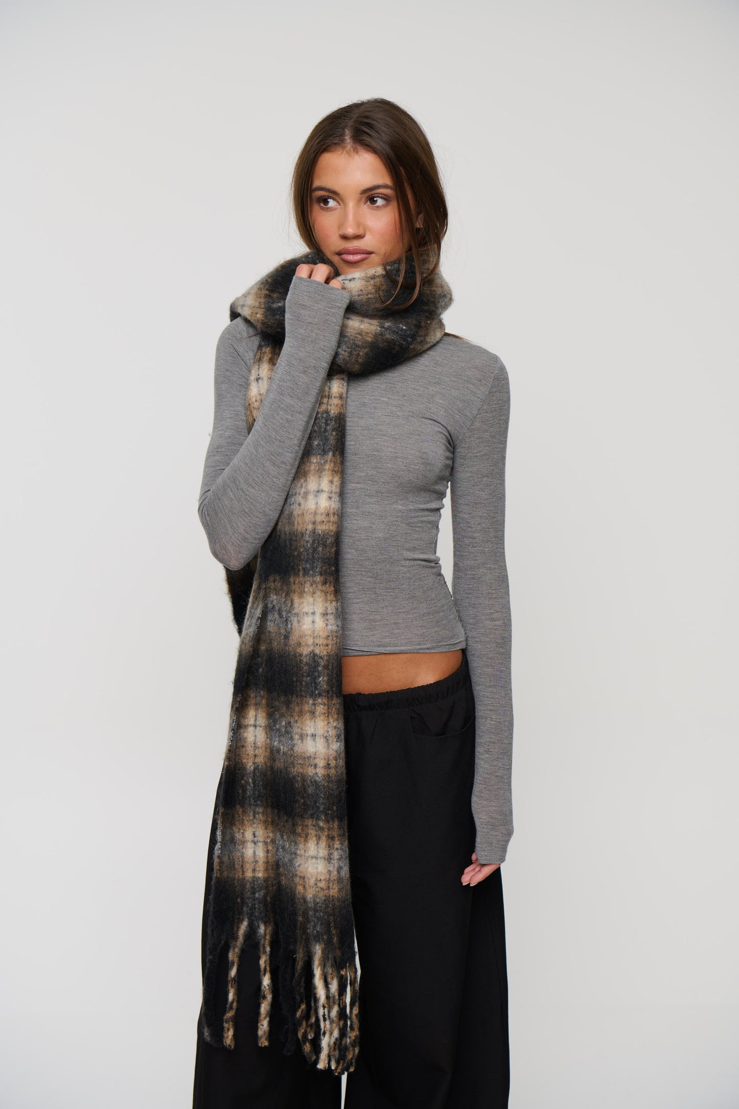 Eliana Fluffy Scarf Black