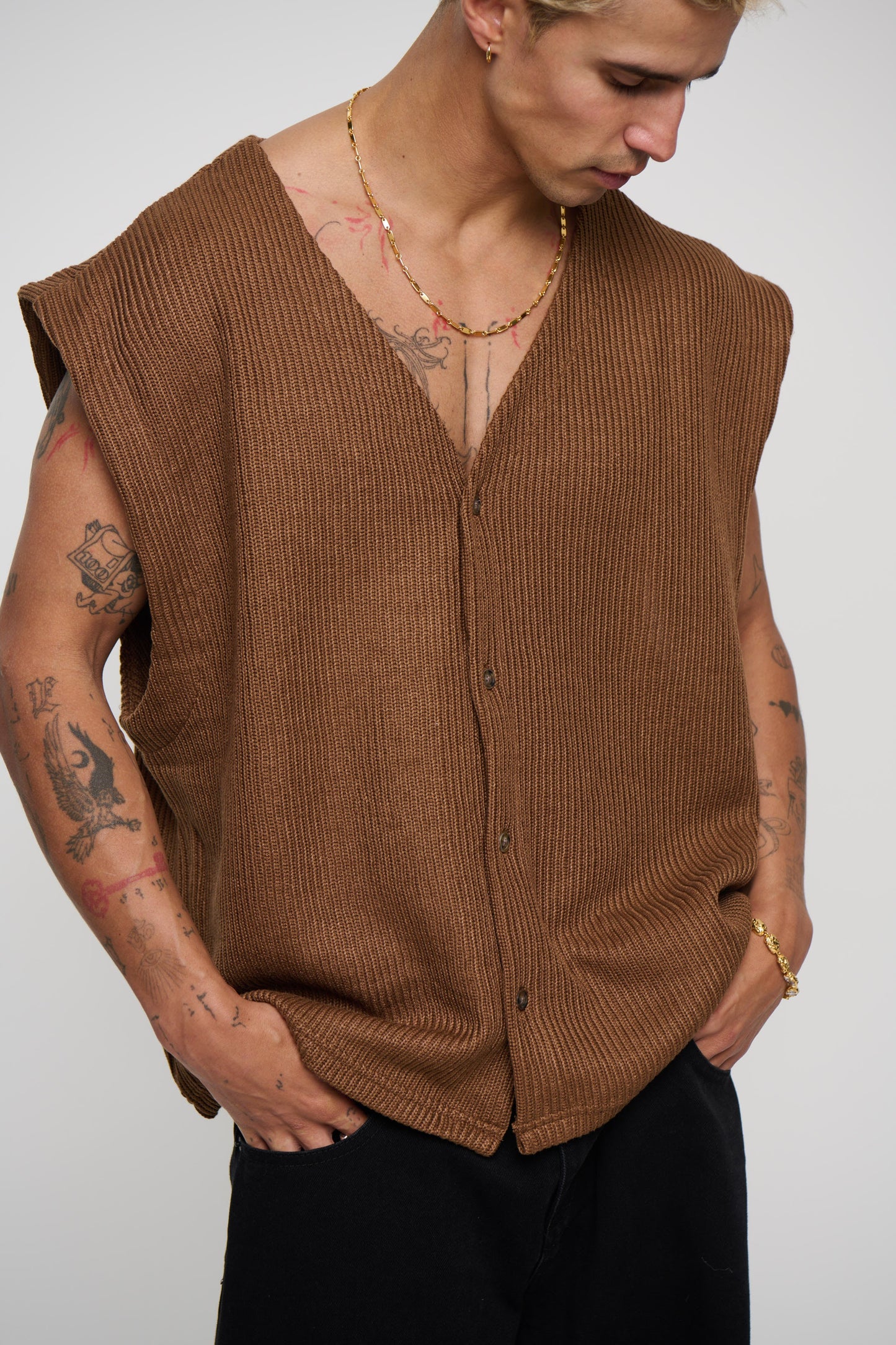 Cassius Knitted Vest Choc