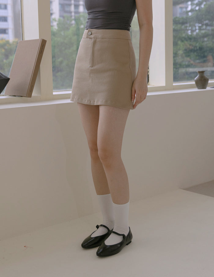 Demi Skorts in Khaki