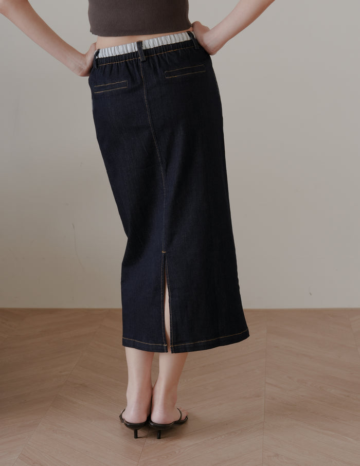 Ivy Contrast Waist Denim Skirt in Dark Wash