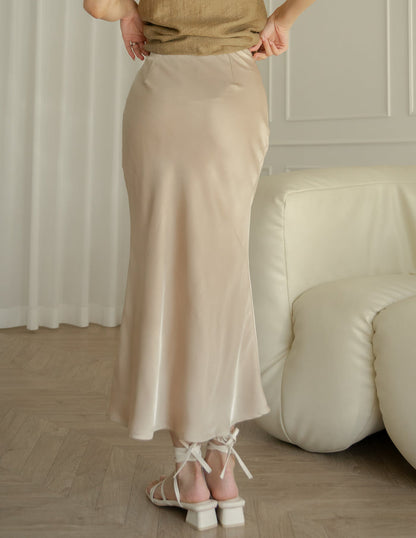 Juliet Satin Midi Skirt in Champagne