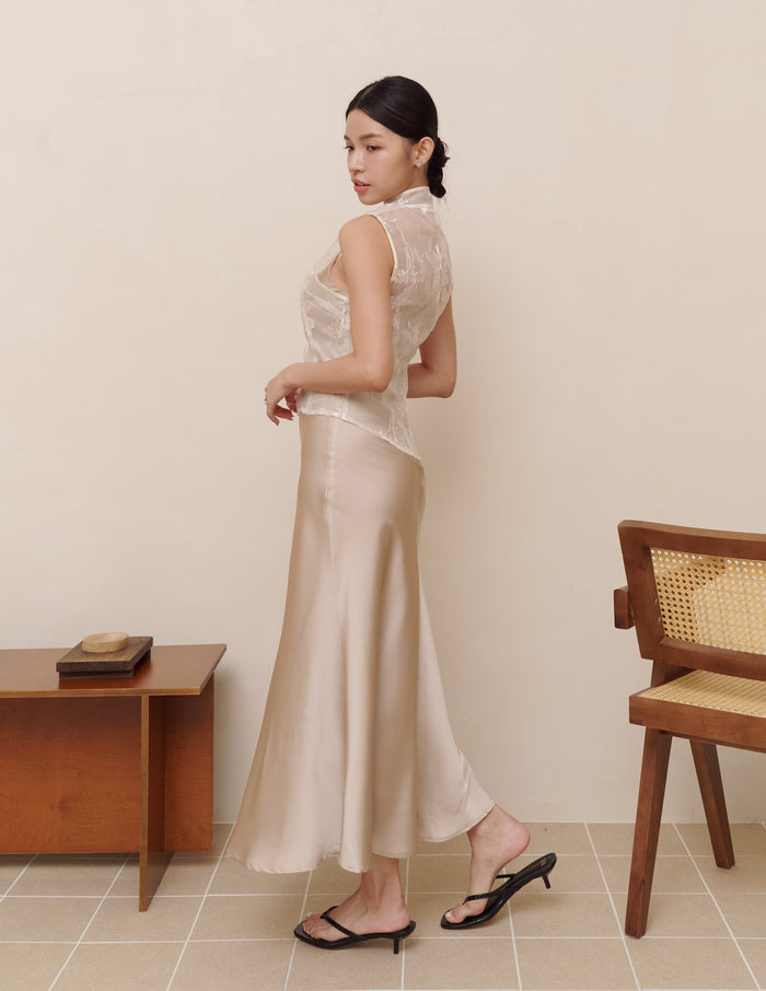 Qian Embroidered Overlay Top in Botanique