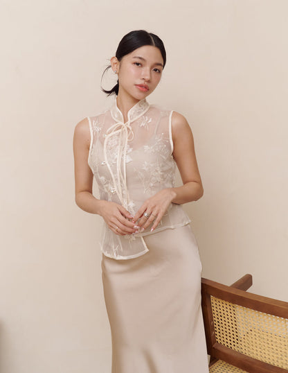 Qian Embroidered Overlay Top in Botanique