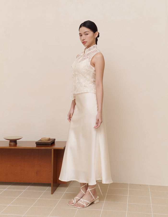 Qian Embroidered Overlay Top in Diamond Bloom