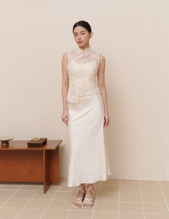 Qian Embroidered Overlay Top in Diamond Bloom