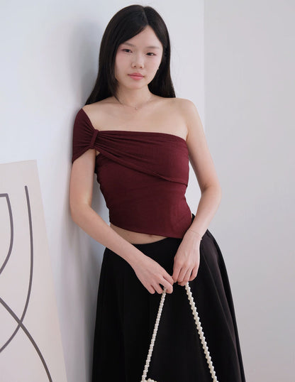 Tyla Padded One-Shoulder Top in Wine