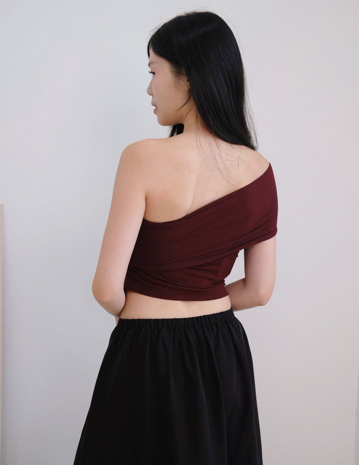 Tyla Padded One-Shoulder Top in Wine