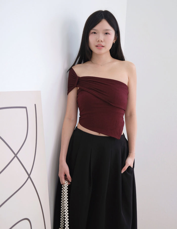 Tyla Padded One-Shoulder Top in Wine