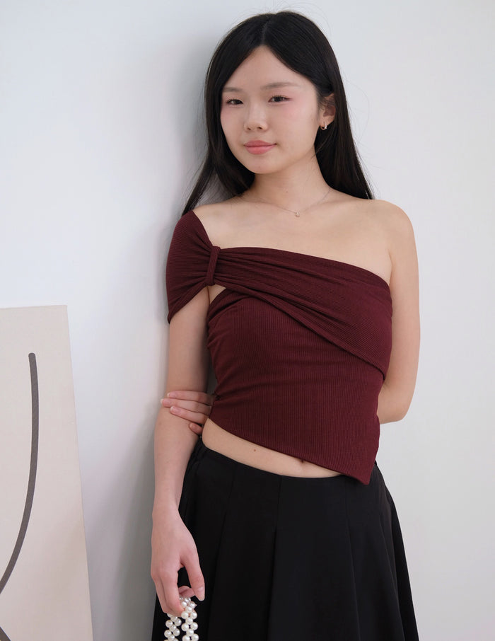 Tyla Padded One-Shoulder Top in Wine