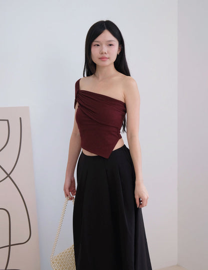Tyla Padded One-Shoulder Top in Wine