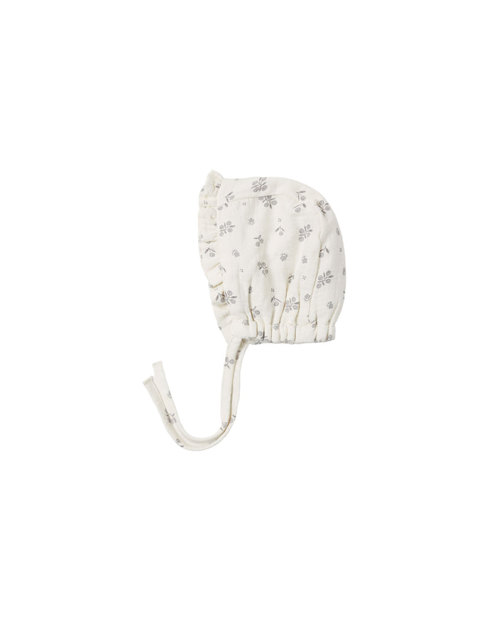 woven ruffle bonnet ll winter berry